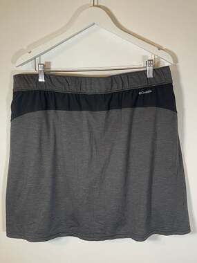 Columbia Women's XL Skort Skirt With Shorts Gray Black Activewear Hiking